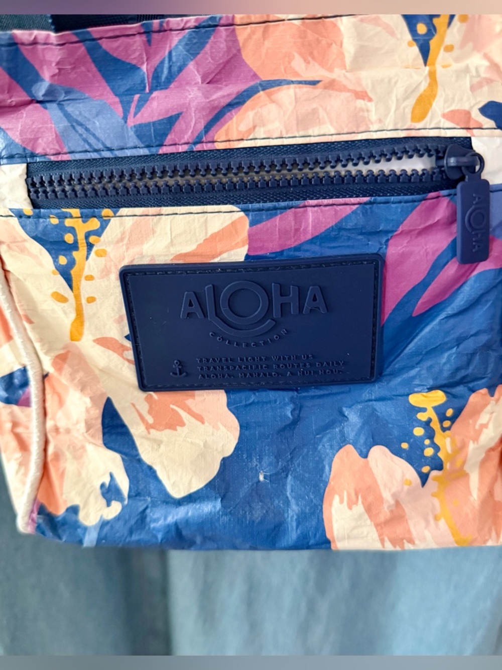 ALOHA Collection special edition Adrift Serene hibiscus crossbody - Picture 8 of 12